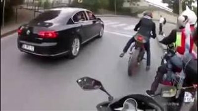 بالفيديو.. عصابة تعترض سيارة حرس «أردوغان»