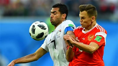 أحمد فتحي يرفع أهداف النيران الصديقة إلى 5 بمونديال روسيا