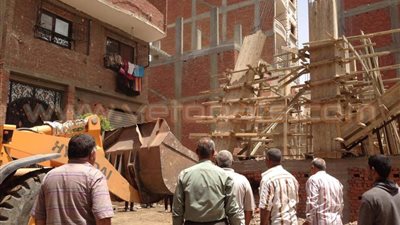 بالصور.. إزالة 15 «مبنى مخالف» بشبرا الخيمة