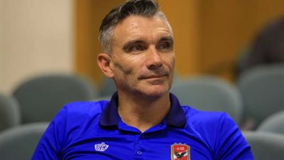 كارتيرون يناقش خطة مواجهة وفاق سطيف مع جهازه المعاون