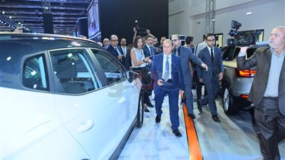 وزير الصناعة والتجارة يتفقد معرض أوتوماك (صور)