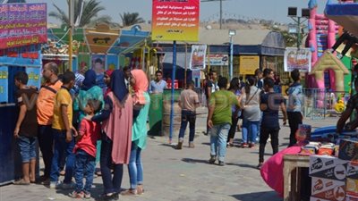بالصور.. إقبال كثيف من المواطنين على حديقتي الفسطاط والأسماك