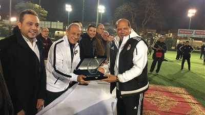 الصيد يكرم علاء نبيل كأفضل رئيس قطاع للناشئين