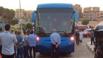 حافلة الأهلي تصل استاد السويس استعدادا لمواجهة الزمالك
