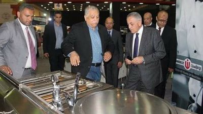 رئيس التنمية الصناعية يتفقد معرض مستلزمات وتجهيزات الفنادق