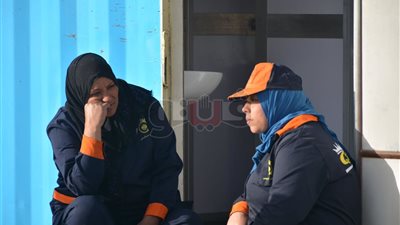 «الشقيانين» بمعرض الكتاب.. رحلة كفاح عاملي النظافة لإسعاد الجمهور (صور)