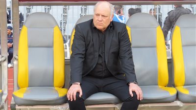 عماد متعب و«أنطوي وصبحي» على دكة بدلاء الأهلي أمام الزمالك