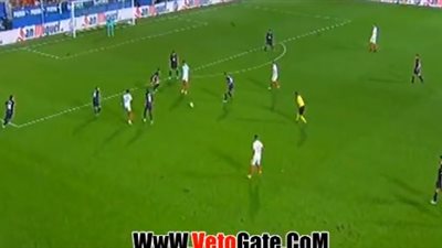 إشبيلية يفوز أمام إيبار 3-1.. وانهيار للمدرجات (فيديو)