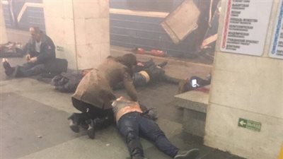 بالفيديو والصور.. اللقطات الأولى من موقع انفجار مترو روسيا