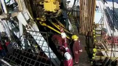 بالفيديو.. لحظة تعرض ثلاثة مهندسين بترول لحادث مروع