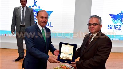 بالصور: مميش يلتقي وفد كلية العلوم والتكنولوجيا بجامعة 6 أكتوبر