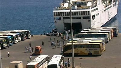 وصول وسفر 1058 راكبا و181 معتمرا بميناءي نويبع والغردقة