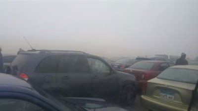 المرور تعيد فتح 5 طرق رئيسية عقب انحسار الشبورة المائية