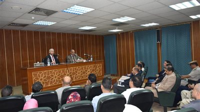 بالصور.. مناقشة توفيق أوضاع أراضى أملاك الدولة بأسوان