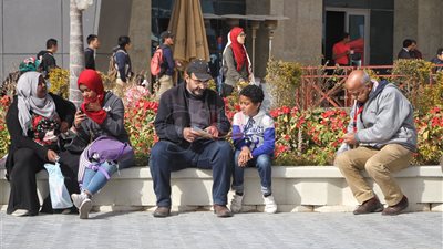 «حي على القراءة» 12 صورة ترصد إقبال المصريين على معرض الكتاب (صور)