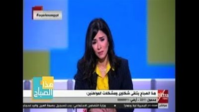 مواطنة لـ«مسئول التموين»: «أبوس إيدك عايزة بطاقة» (فيديو)