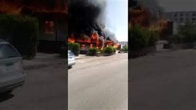 لحظة اندلاع حريق ضخم في كافيه بكوثر الغردقة (فيديو)
