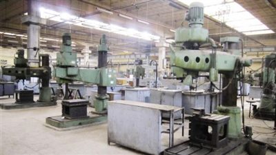 مباحث التموين تضبط مصنع ملابس غير مرخص في الدرب الأحمر