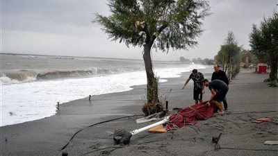 عاصفة تصيب اليونان بالشلل
