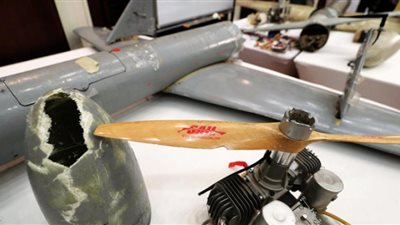 الإمارات تعرض أسلحة ومعدات إيرانية تم ضبطها باليمن