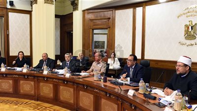 تفاصيل أول اجتماع للحكومة الجديدة.. رئيس الوزراء يشكر شريف إسماعيل ورجاله.. مدبولي يؤكد استكمال جهود الإصلاح الاقتصادي.. يناقش تكليفات السيسي.. ويطالب بإعداد البرنامج للعرض على البرلمان