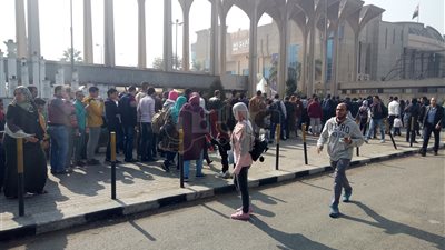 إقبال كثيف على معرض الكتاب في ثامن أيامه