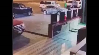 شاهد.. ماذا فعل شابان تسببا بصدمة المارة في جدة