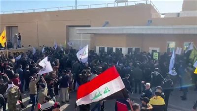 ارتفاع عدد المصابين المحتجين أمام السفارة الأمريكية ببغداد لـ32 جريحا