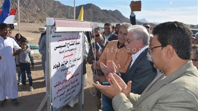 محافظ جنوب سيناء يتفقد أعمال انشاء طريق الوسيط بمدينة أبوزنيمة | صور