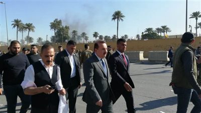 لتهدئة الأوضاع.. وزير الداخلية العراقي يزور السفارة الأمريكية ببغداد