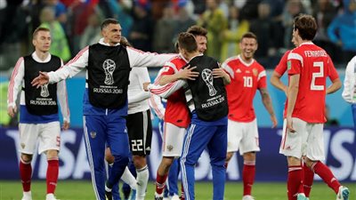 ليكيب الفرنسية: روسيا تغضب أمام مصر وشكوك حول مشاركة نيمار