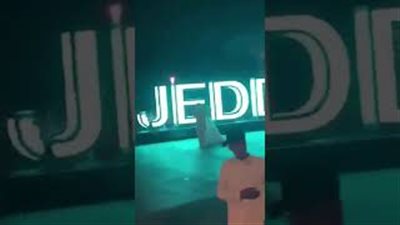 رد فعل المواطنين لحظة تجول عريس مع زوجته بفستان الزفاف بجدة