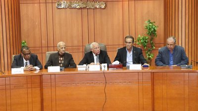 بالصور.. محافظ بورسعيد يكرم نجوم المصري