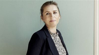 ميتي فريدريكسون.. فاتنة اليسار الأربعينية تترأس حكومة الدنمارك