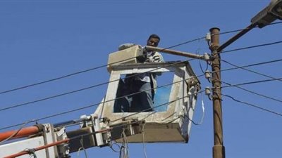 صيانة أعمدة الإنارة بقرى مركز مغاغة بالمنيا