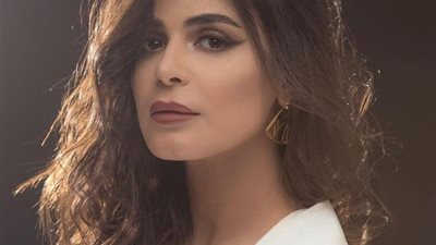 رانيا منصور مسئولة بجمعية الرفق بالحيوان مع حمادة هلال في رمضان