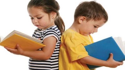 مساعدة الأطفال على اكتساب اللغة داخل البيت