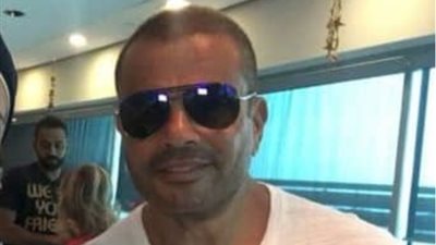 عمرو دياب ودينا الشربيني يغادران مطار القاهرة إلى أمريكا