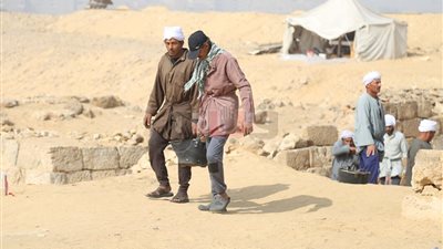18 صورة ترصد الكشف الأثري بالجبانة الغربية بالأهرامات