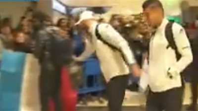 ريـال مدريد يصل فالنسيا قبل مواجهة ليفانتي بالدوري الإسباني (فيديو)