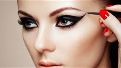 4 طرق جديدة لرسم «الآي لاينر»