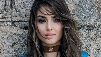 هاندا أرتشيل تؤكد انفصالها عن حبيبها: «لن أعشق بعد اليوم»