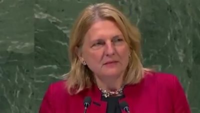 كارين كنايسل.. وزيرة نمساوية رقصت مع بوتين وتحدثت العربية