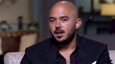 محمود العسيلي يصدم شابا بسيارته أمام الأوبرا | صور