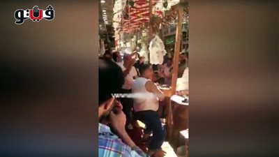 بالفيديو.. وصلة رقص جماعية بالسكاكين لـ«جزارين» على أنغام «المهرجانات»