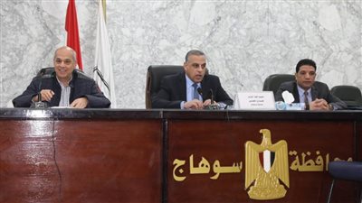 محافظ سوهاج يعقد اللقاء الجماهيري الأول لبحث شكاوى المواطنين