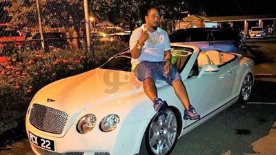 دفن مليونير في تابوت ذهبي مرتديا مجوهرات بـ«١٠٠ ألف دولار» (صور)