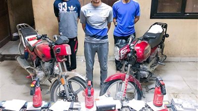القبض على تشكيل عصابي تخصص في سرقة السيارات والدراجات البخارية بالمنيا
