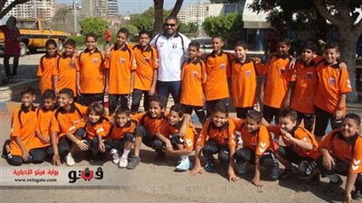 يد الشمس يواجه 