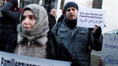 تجاذبات في الائتلاف الحاكم ببرلين بسبب عزم زيهوفر تشديد لم شمل لاجئين